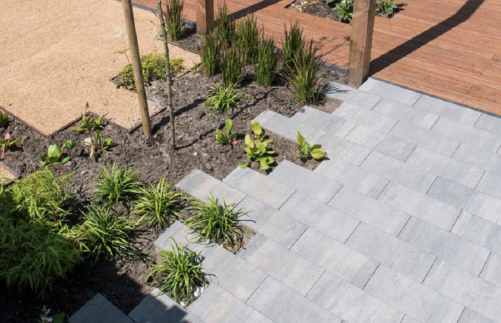 Afzonderlijk Slager Hedendaags Hoe maak je een tuin mét terrastegels klimaatvriendelijk? | Bestratingsweb.nl Afzonderlijk Slager Hedendaags Hoe maak je een tuin mét terrastegels klimaatvriendelijk? | Bestratingsweb.nl