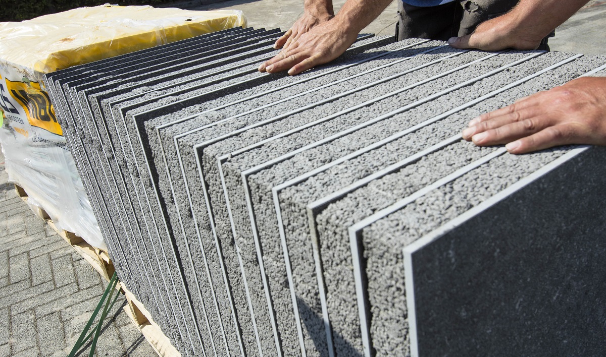 Bont het formulier moeilijk Hoe moet je keramische tegels met onderlaag leggen? | Bestratingsweb.nl