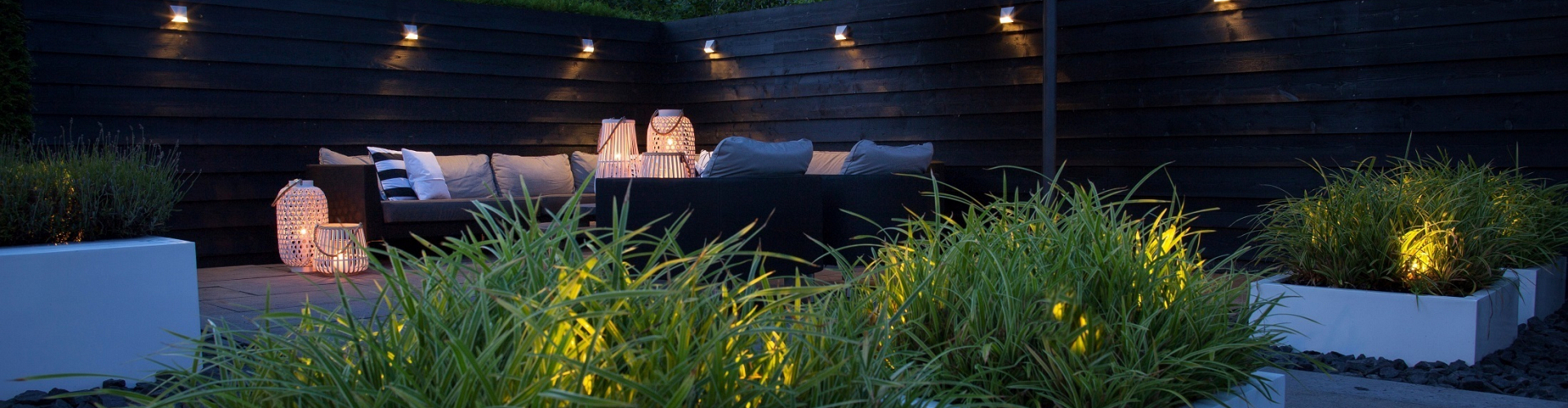 in-lite verlichting in moderne tuin