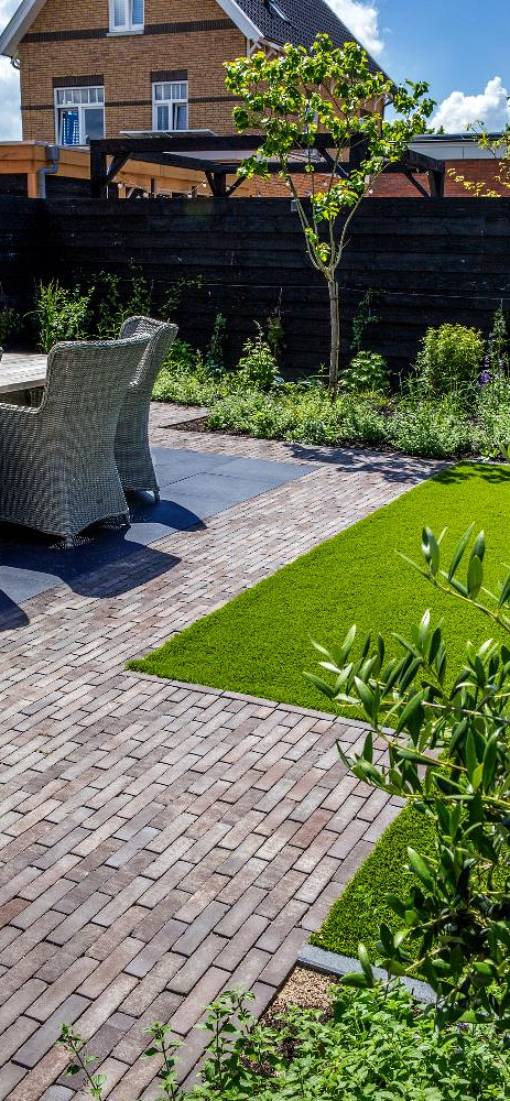 landelijke tuin met klinkers