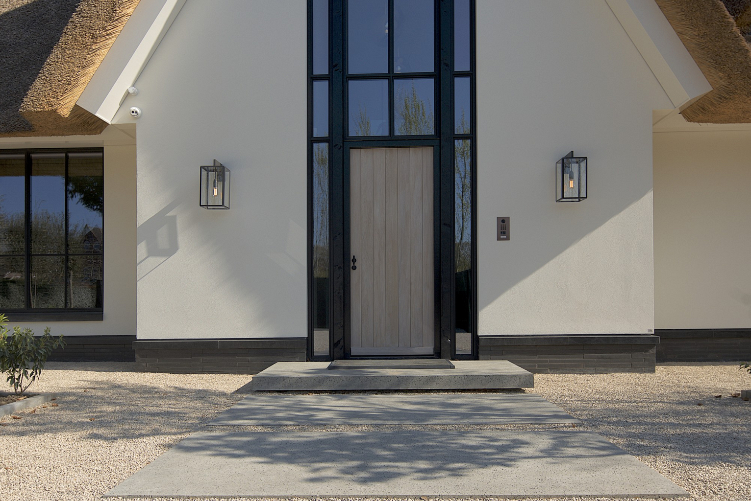 moderne entree van schellevis tuintegels