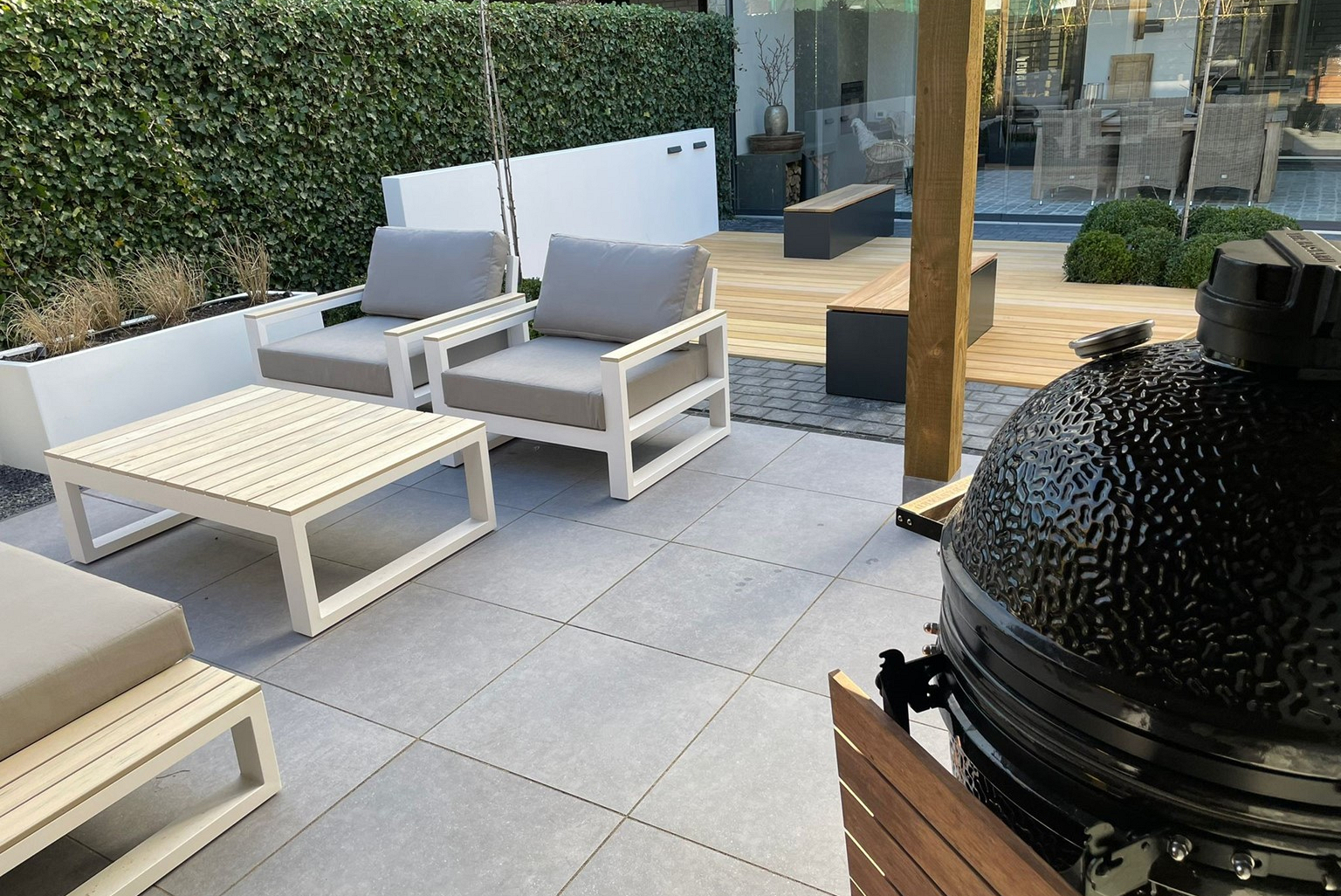 Ibiza tuin met houtlook