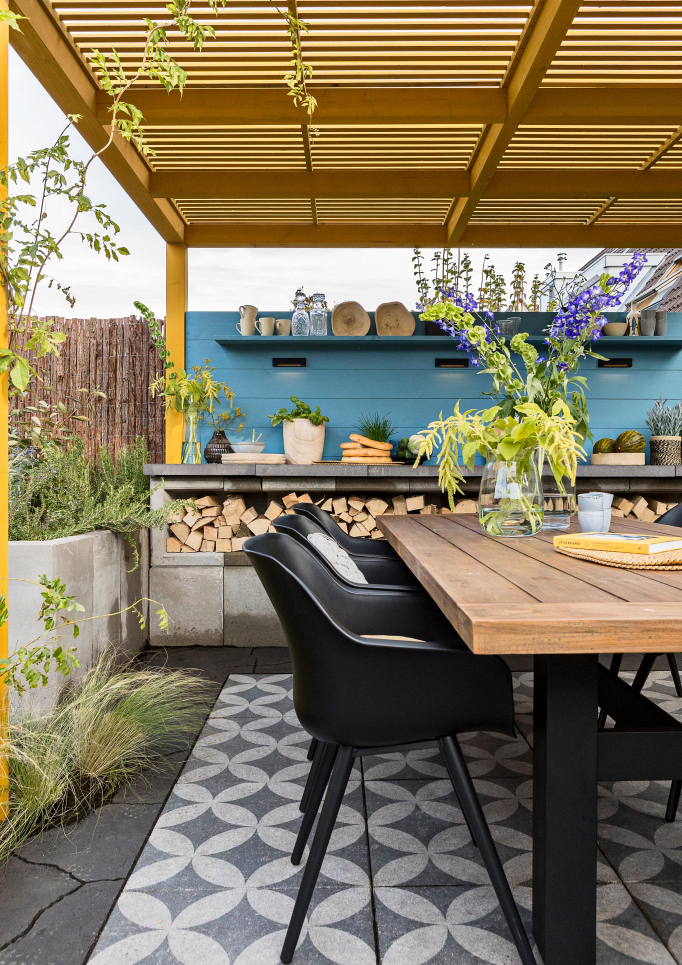 mediterrane tuin met buitenkeuken
