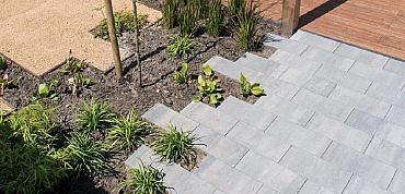 Hoe maak je een tuin mét terrastegels klimaatvriendelijk?