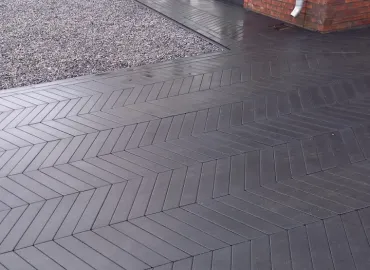 donkergrijze oprittegels visgraat