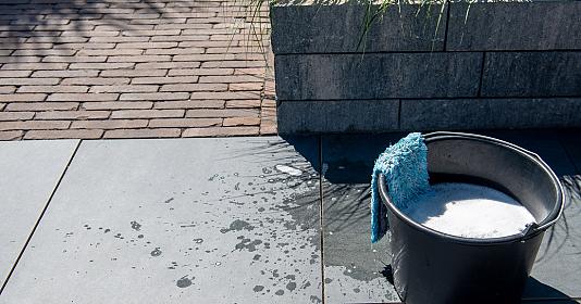 tegels tuin schoonmaken schoonmaakazijn