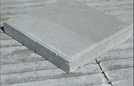 Tegel 30x30x4,5 cm grijs met deklaag (4x4x4) (120 stuks per pak)